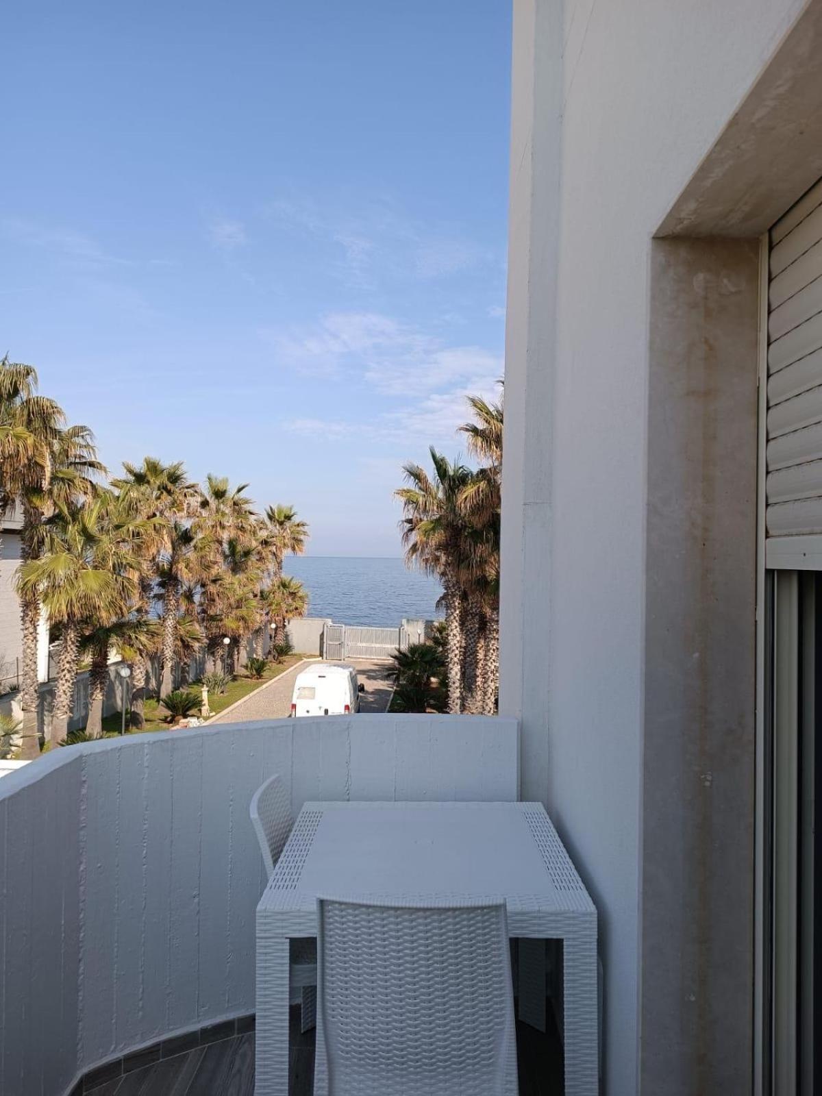 バーリ Casa Al Mare Luxury Bed & Breakfast エクステリア 写真
