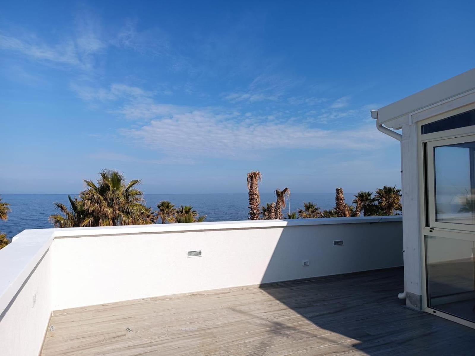 バーリ Casa Al Mare Luxury Bed & Breakfast エクステリア 写真